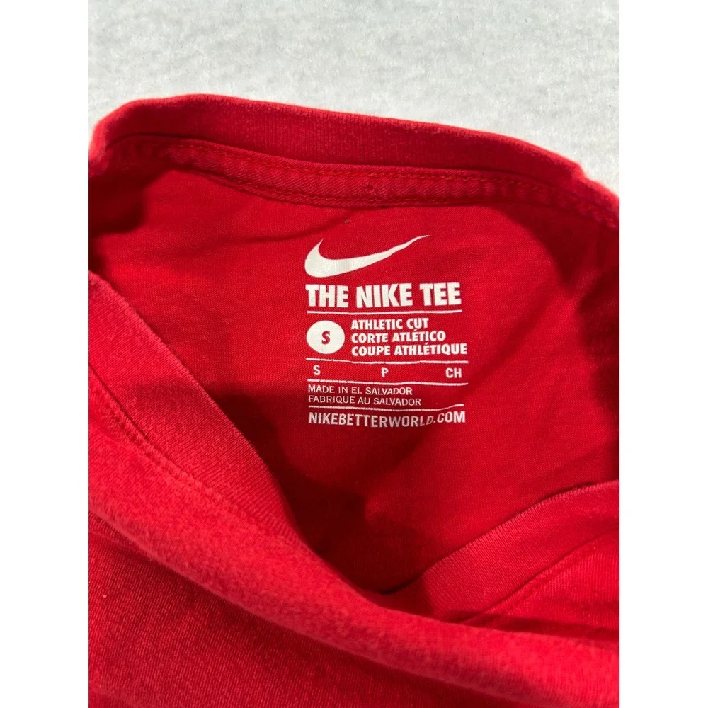 Nike Mens Long Sleeve Swoosh Graphic T-Shirt Red Athletic Cut Small